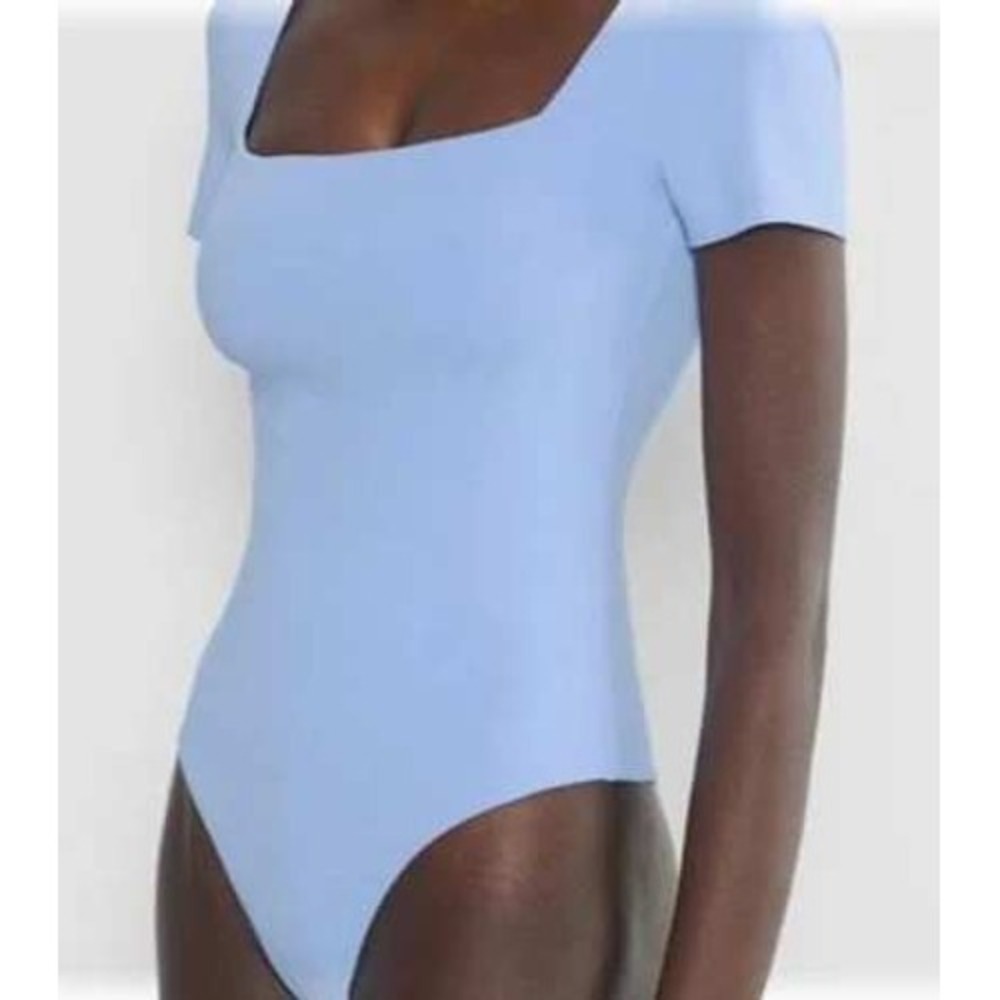 Aritzia Babaton Original Contour Manner Short Sleeve Squareneck Bodysuit